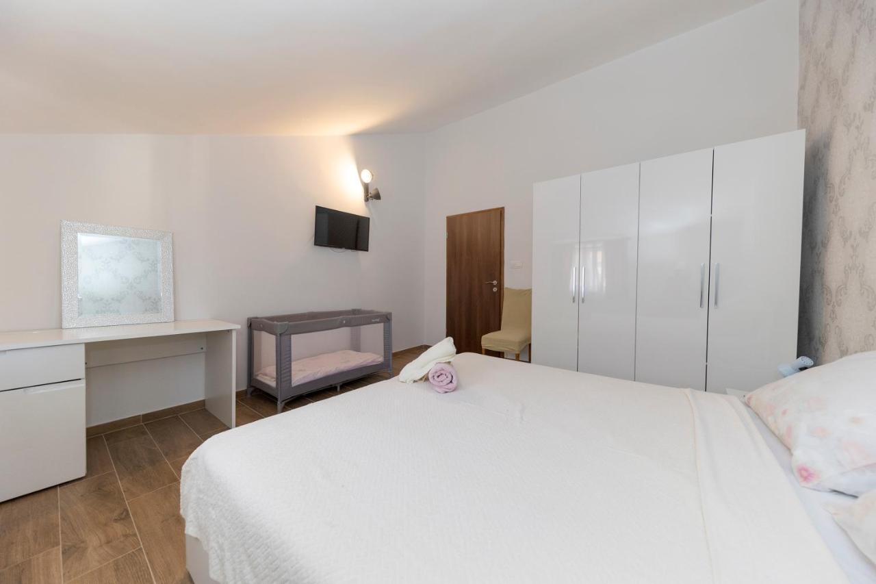 Apartman Lana Biograd Na Moru Exterior photo